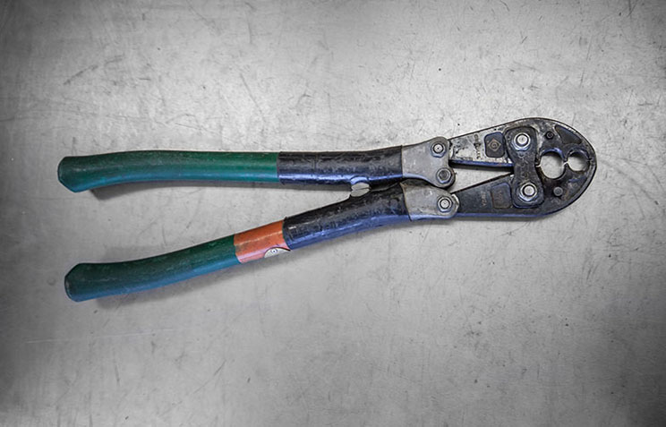 Sertisseur de câble manuel